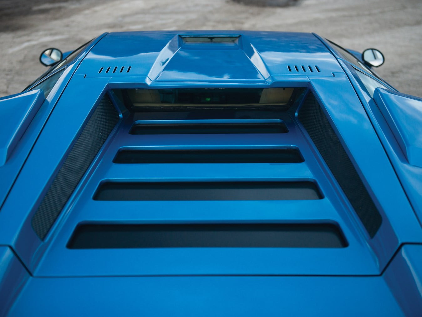 blueCountachTop