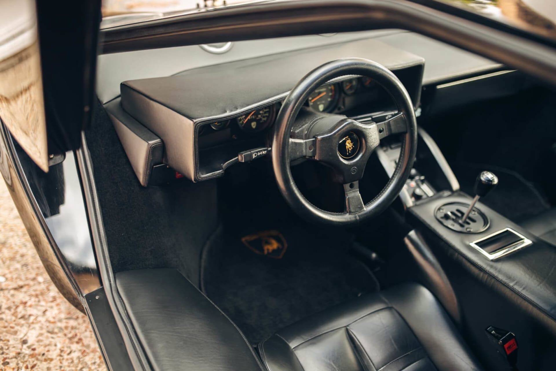 countachInterior2